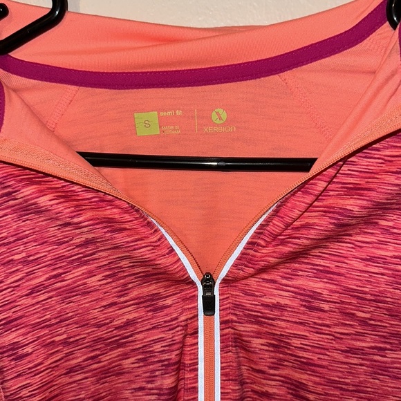 Xersion top. - Picture 2 of 4